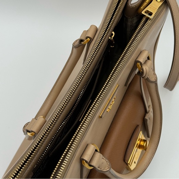 (SOLD) Prada Stefano Leather Galleria Front Pocket Crossbody - Picture 4 of 17